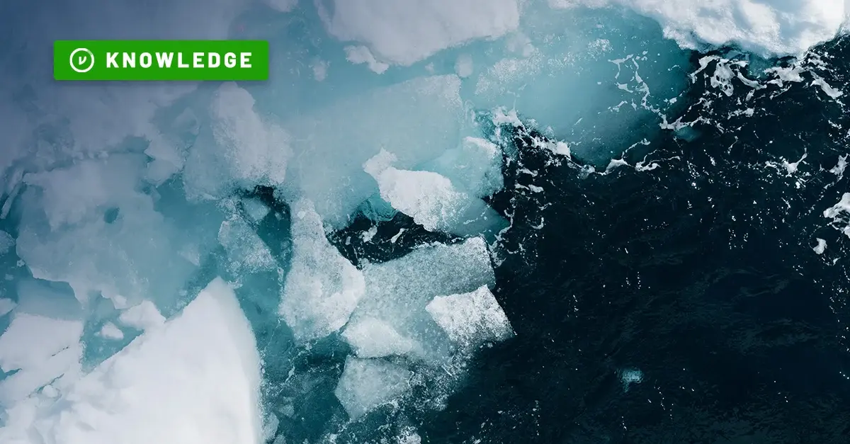 An iceberg breaks into the ocean