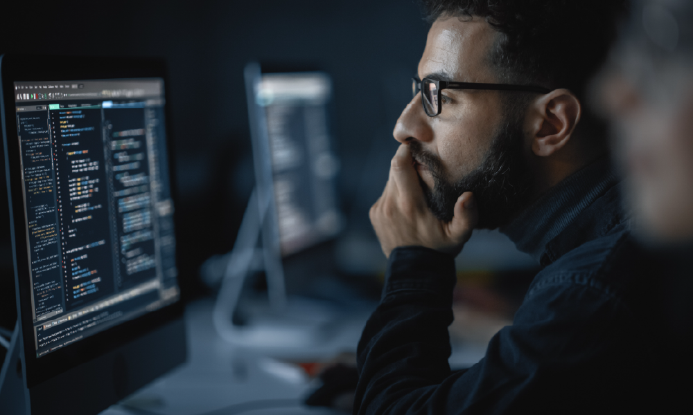 developer-coding-monitor-01